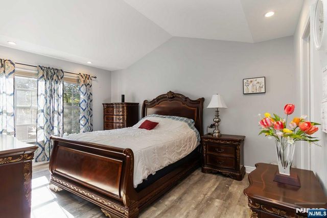 68 Mountainside Drive, Pompton Lakes, NJ 07442