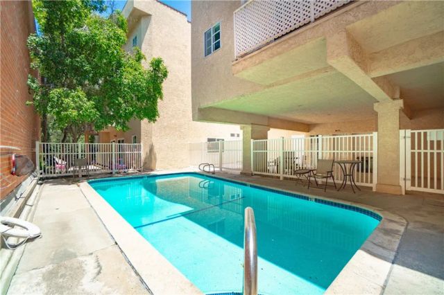 5135 Zelzah 100, Encino, CA 91316