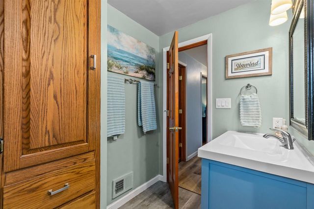 1911 S CARPENTER STREET, Appleton, WI 54915