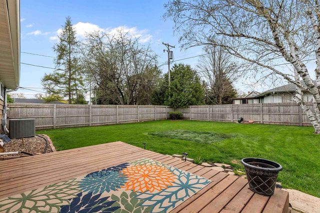 1911 S CARPENTER STREET, Appleton, WI 54915