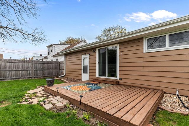 1911 S CARPENTER STREET, Appleton, WI 54915