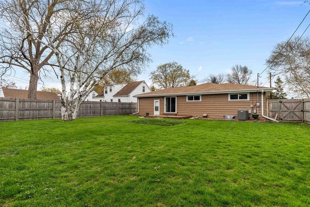 1911 S CARPENTER STREET, Appleton, WI 54915