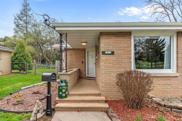 1911 S CARPENTER STREET, Appleton, WI 54915