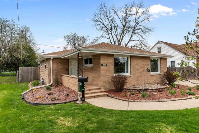 1911 S CARPENTER STREET, Appleton, WI 54915