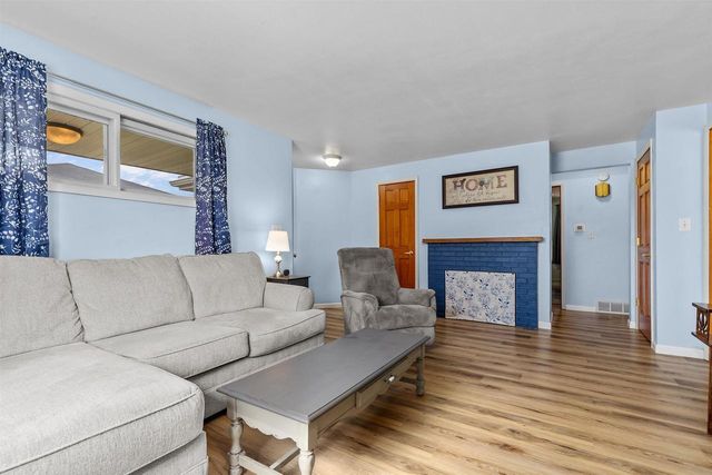 1911 S CARPENTER STREET, Appleton, WI 54915