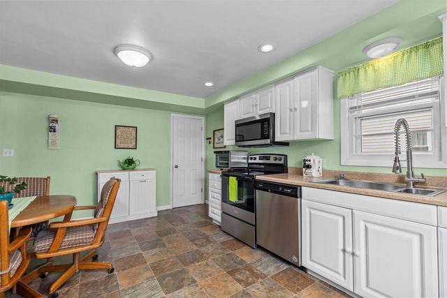 1911 S CARPENTER STREET, Appleton, WI 54915