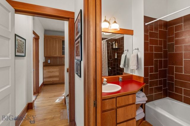 103 Tracy Street, Gallatin Gateway, MT 59730