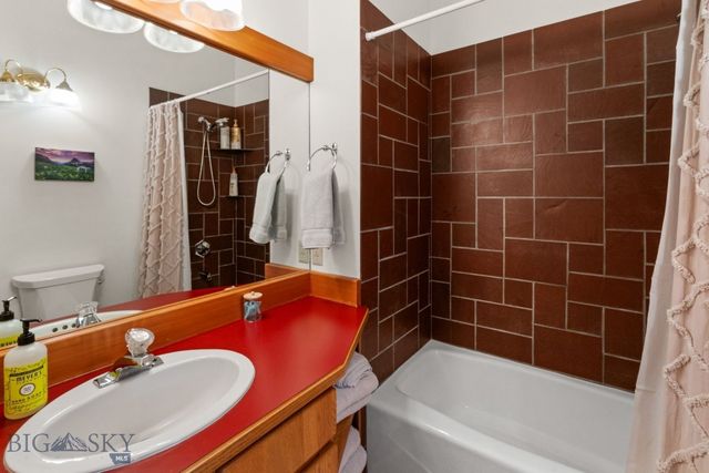 103 Tracy Street, Gallatin Gateway, MT 59730