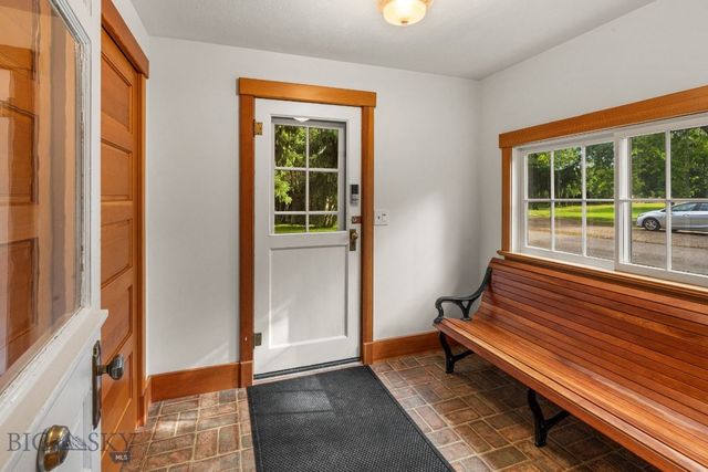 103 Tracy Street, Gallatin Gateway, MT 59730