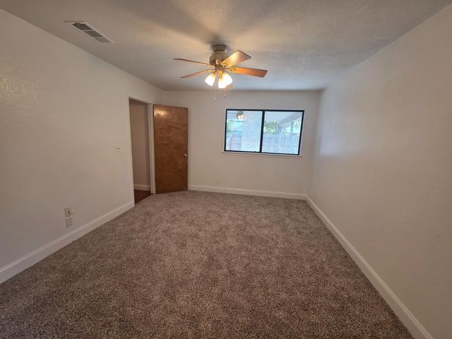 364 N Sunnyside Avenue, Fresno, CA 93727