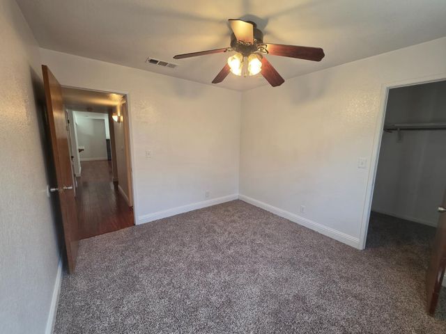 364 N Sunnyside Avenue, Fresno, CA 93727