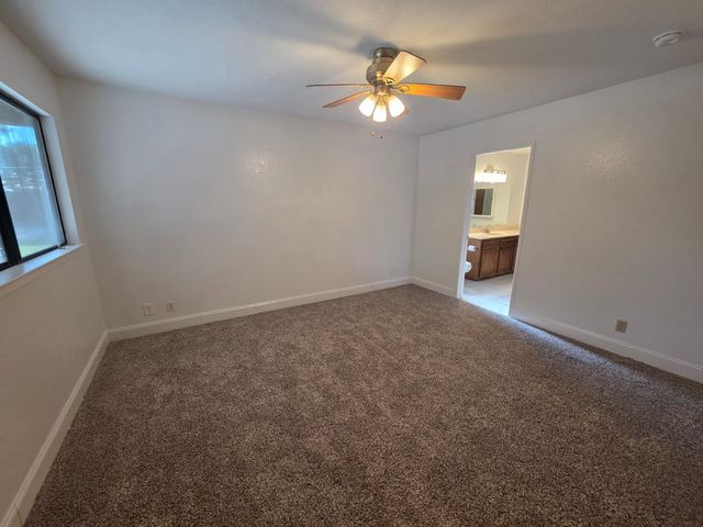 364 N Sunnyside Avenue, Fresno, CA 93727