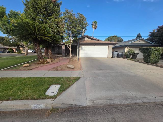 364 N Sunnyside Avenue, Fresno, CA 93727