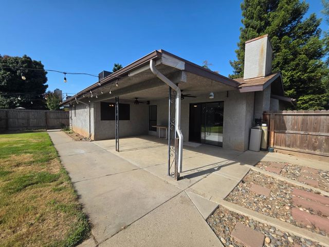 364 N Sunnyside Avenue, Fresno, CA 93727