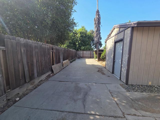 364 N Sunnyside Avenue, Fresno, CA 93727