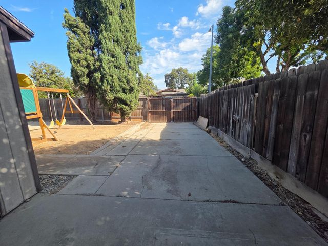 364 N Sunnyside Avenue, Fresno, CA 93727