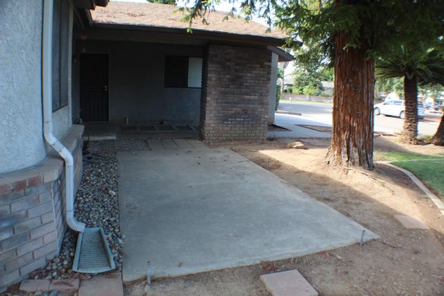 364 N Sunnyside Avenue, Fresno, CA 93727