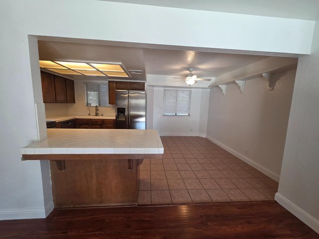 364 N Sunnyside Avenue, Fresno, CA 93727