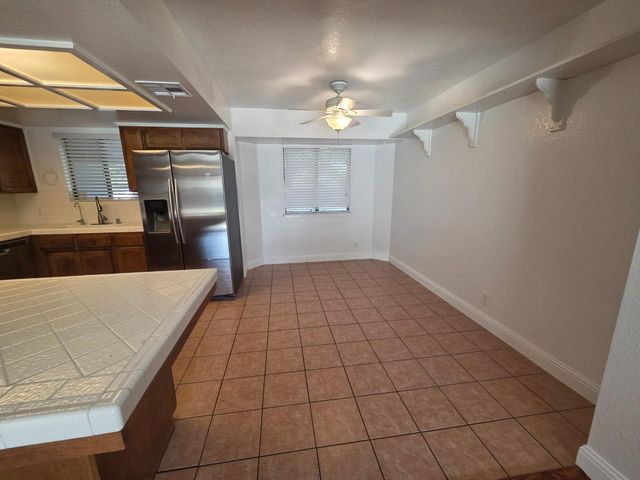 364 N Sunnyside Avenue, Fresno, CA 93727
