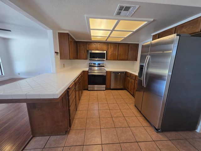 364 N Sunnyside Avenue, Fresno, CA 93727