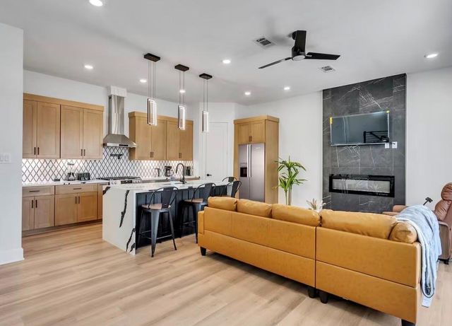 2709 Berry Street, Houston, TX 77004