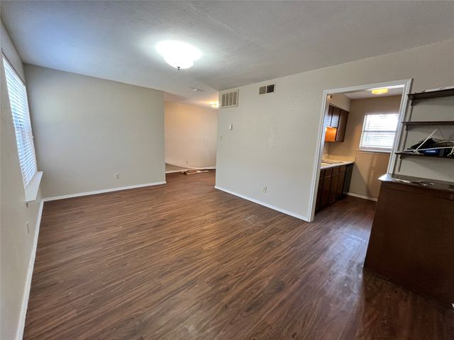 2526 W Prairie Street 108, Denton, TX 76201
