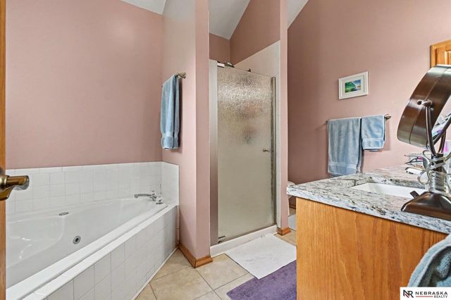 13545 Ames Avenue, Omaha, NE 68164