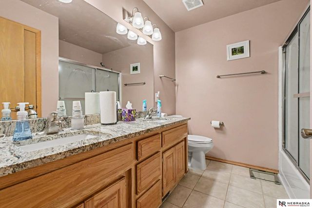 13545 Ames Avenue, Omaha, NE 68164