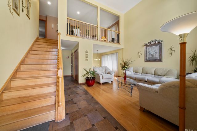 6625 W 91ST Place, Oak Lawn, IL 60453