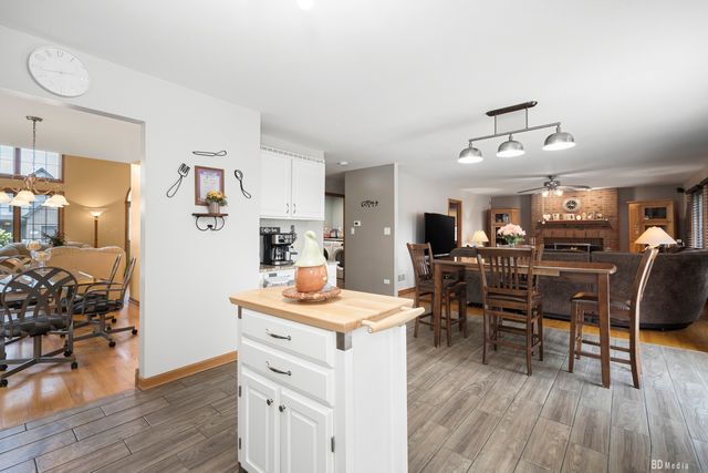 6625 W 91ST Place, Oak Lawn, IL 60453