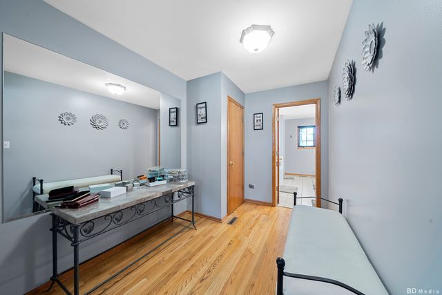 6625 W 91ST Place, Oak Lawn, IL 60453