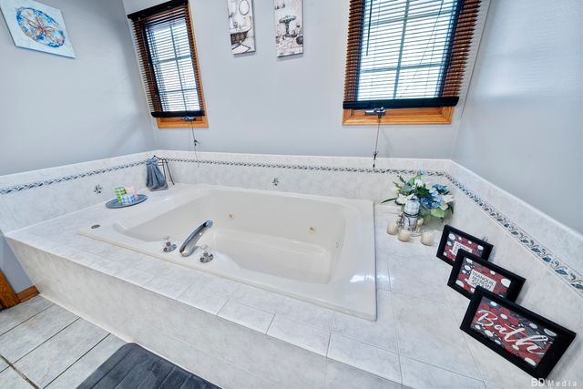6625 W 91ST Place, Oak Lawn, IL 60453
