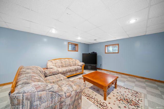 6625 W 91ST Place, Oak Lawn, IL 60453
