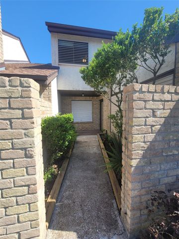 7523 Beaudelaire Circle, Galveston, TX 77551