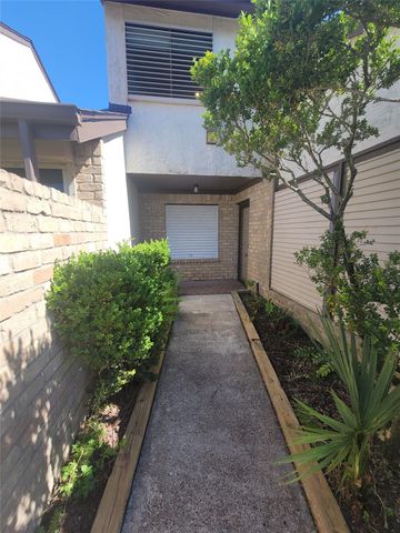 7523 Beaudelaire Circle, Galveston, TX 77551