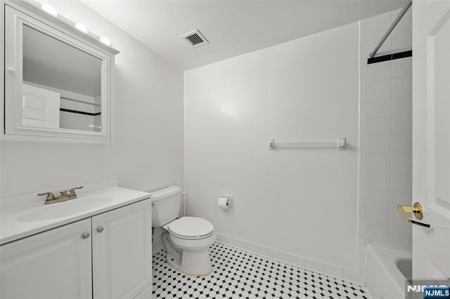 100 Old Palisade Road 1902, Fort Lee, NJ 07024