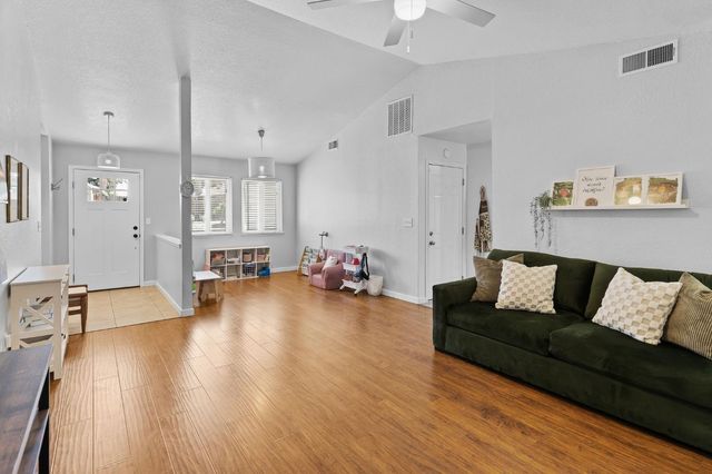 6007 Broken Arrow Ct, Citrus Heights, CA 95621