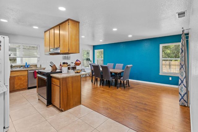 6007 Broken Arrow Ct, Citrus Heights, CA 95621