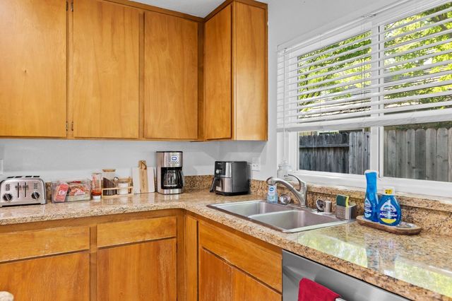 6007 Broken Arrow Ct, Citrus Heights, CA 95621