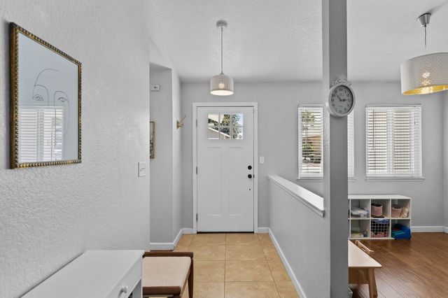 6007 Broken Arrow Ct, Citrus Heights, CA 95621