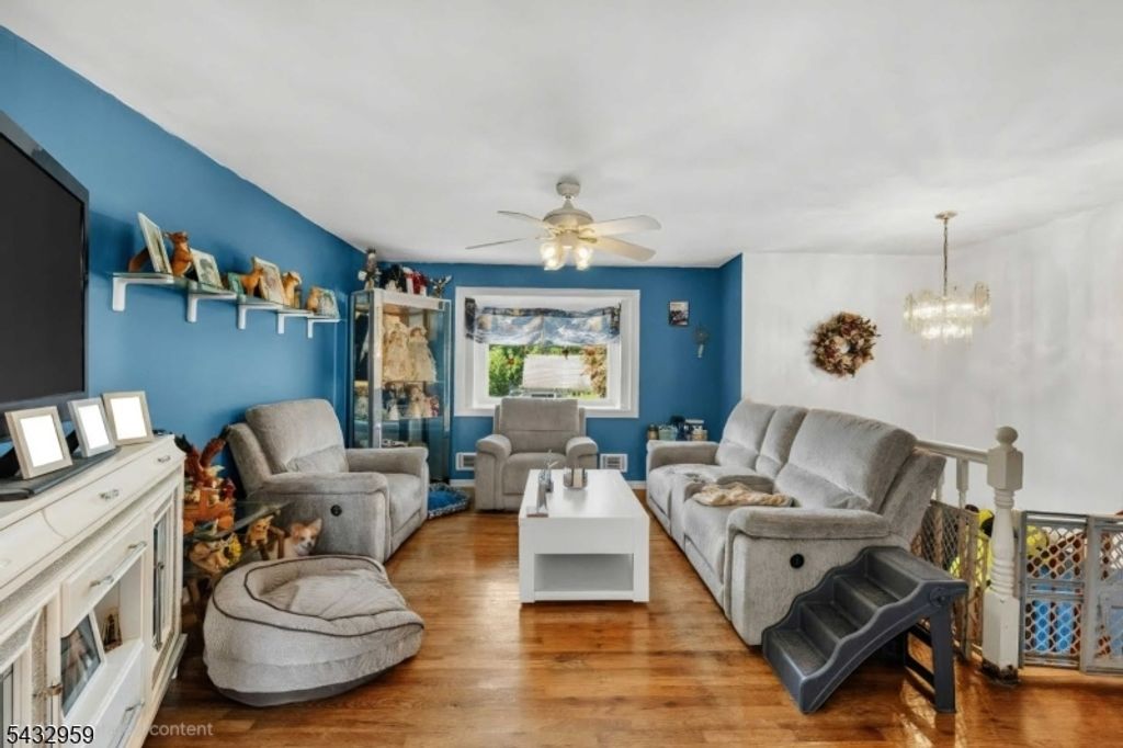245 4th St, Dunellen Boro, NJ 08812 — photo 3