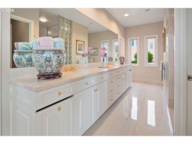 8703 Se PORTER Cir, Vancouver, WA 98664