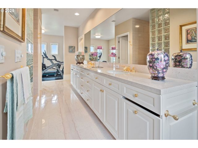 8703 Se PORTER Cir, Vancouver, WA 98664