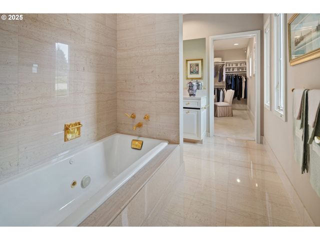 8703 Se PORTER Cir, Vancouver, WA 98664