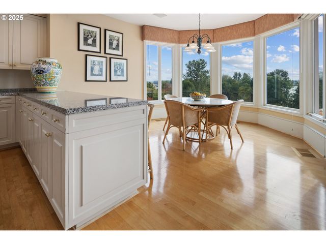 8703 Se PORTER Cir, Vancouver, WA 98664