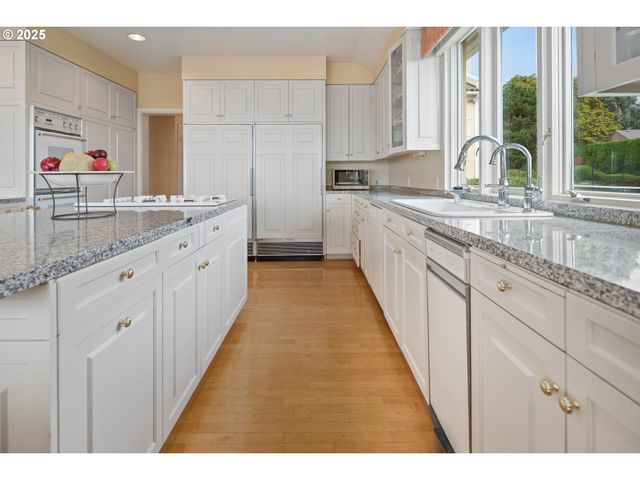 8703 Se PORTER Cir, Vancouver, WA 98664