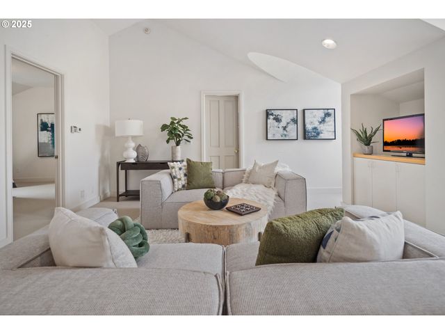 8703 Se PORTER Cir, Vancouver, WA 98664