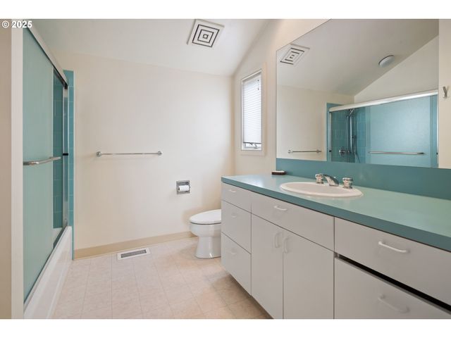 8703 Se PORTER Cir, Vancouver, WA 98664