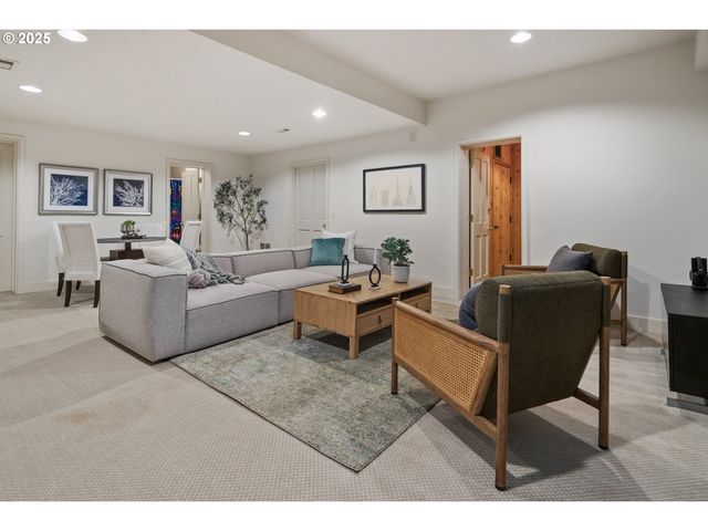8703 Se PORTER Cir, Vancouver, WA 98664