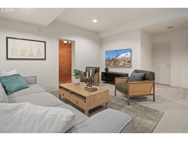 8703 Se PORTER Cir, Vancouver, WA 98664
